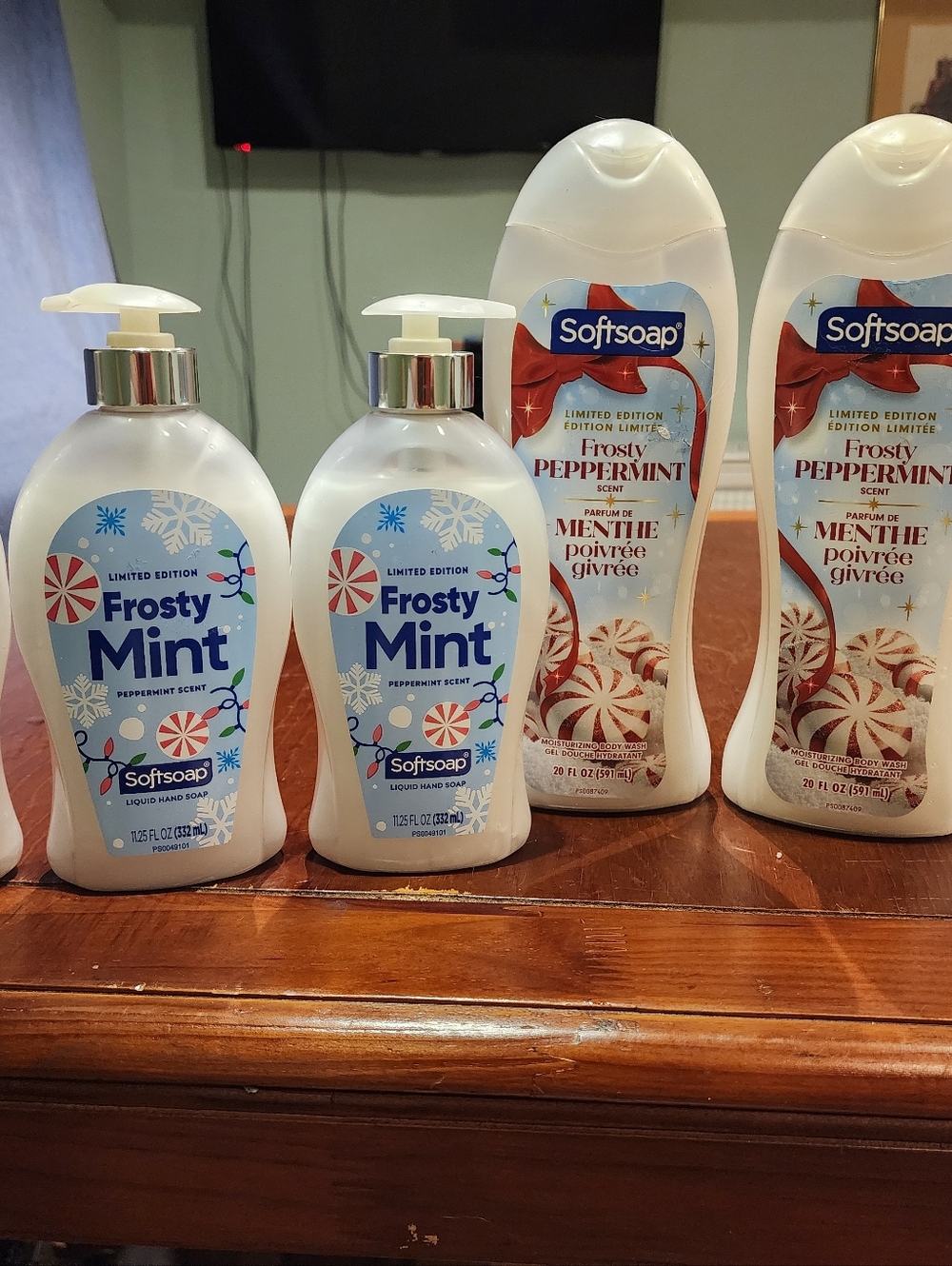 Soft Soap LIMITED EDITION Frosty Peppermint Body Wash X2 Bottles & Hand Wash X2